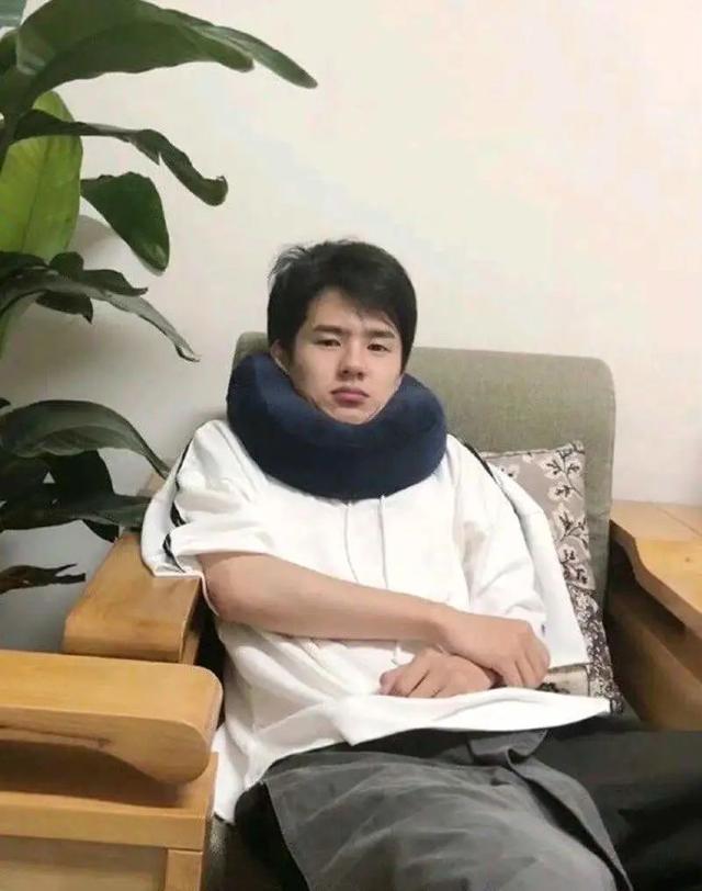 邓超1岁到39岁成长变化，同是明星不同命