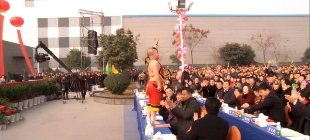 李连红和袖珍人一家，农村“袖珍人”张荣的“绝地”反击