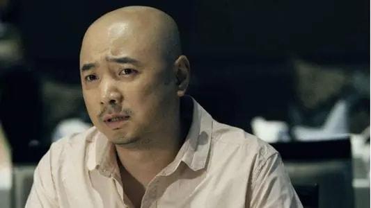 肥胖秃顶演员(胖而秃顶的男人)