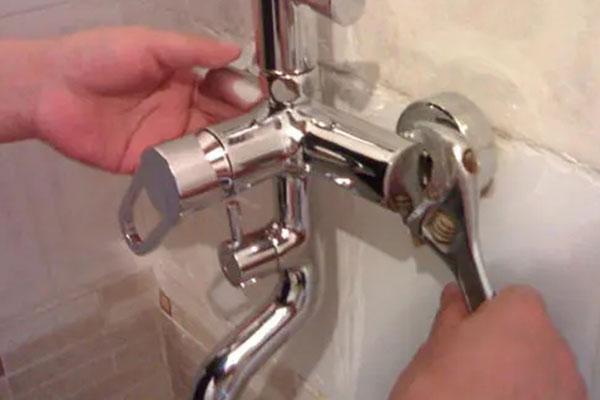 水龙头漏水怎么办快速解决方法，水龙头漏水原因大全及相对应的维修方法