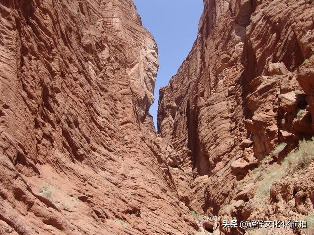 天山峡谷独库公路最美景点，天山山脊上的一条风景大道