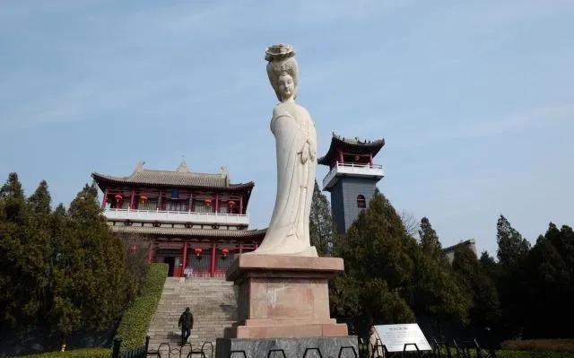 马嵬坡杨贵妃之死，安史之乱杨贵妃下场