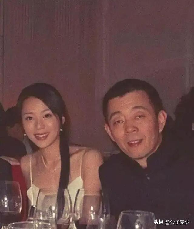 顾长卫张静初关系，曝蒋雯丽包养2名男大学生