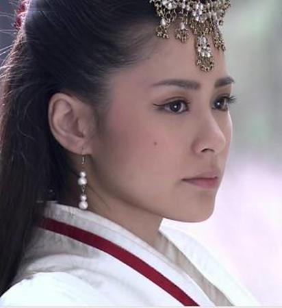 殷桃面相复原图，8位拥有美人痣的女星