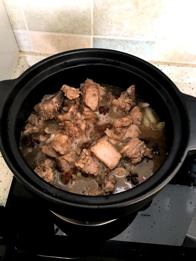 怎样用砂锅红烧排骨好吃，砂锅红烧排骨