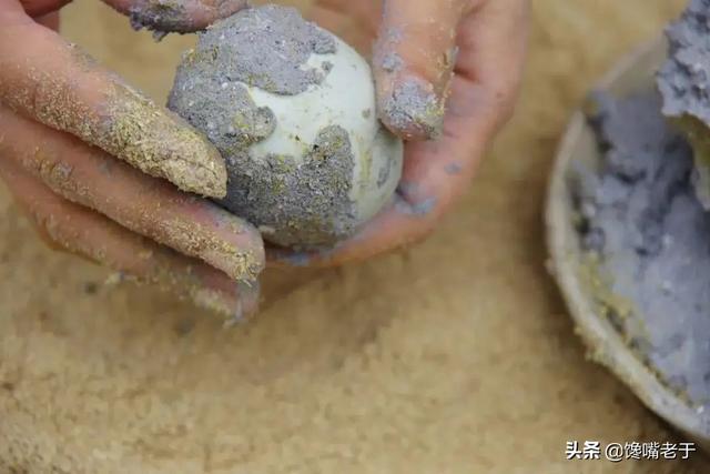 皮蛋能直接吃吗，刚买回家的皮蛋（买回来的皮蛋能直接吃吗）