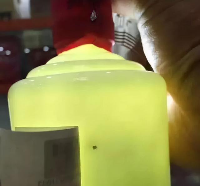 茅台酒如何鉴别真假，一分钟辨别真假茅台（教大家识别真伪茅台酒）