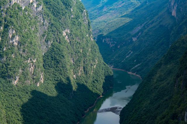 贵州最美的公路介绍，壮美的贵州遵义大发渠特大桥