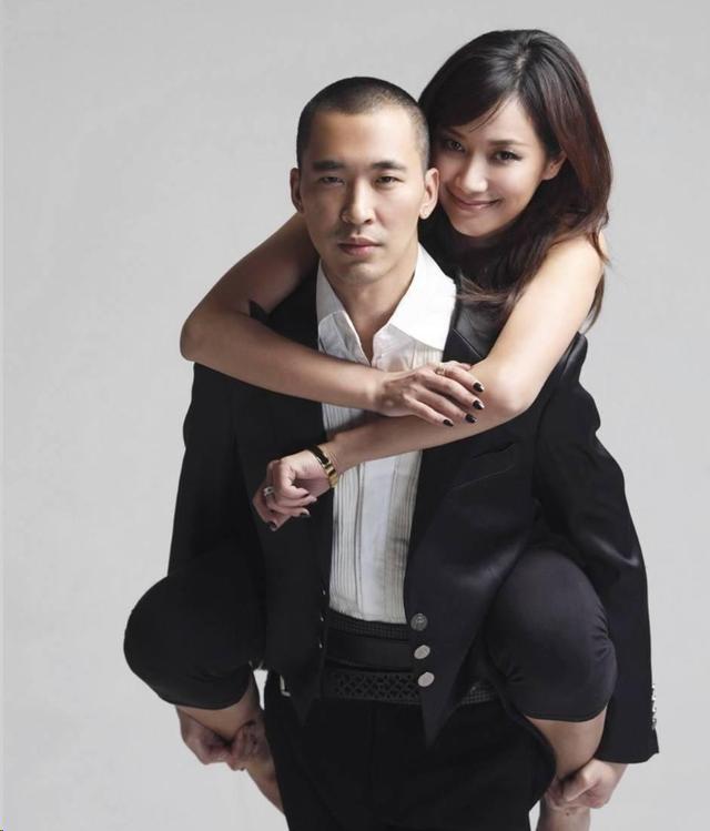 徐静蕾结婚了吗，徐静蕾不婚主义（给王朔买房让他软饭硬吃）