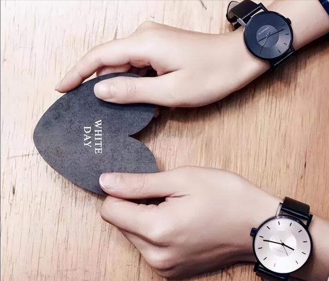 dw手表是啥牌子，种草还在戴DW你就Out了