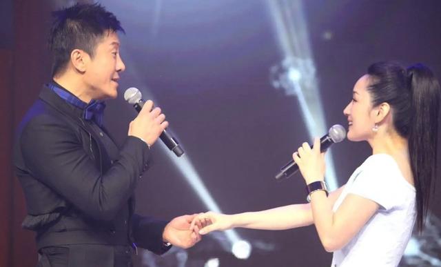 杨钰莹曾经红透半边天的一代天后，从甜歌天后到