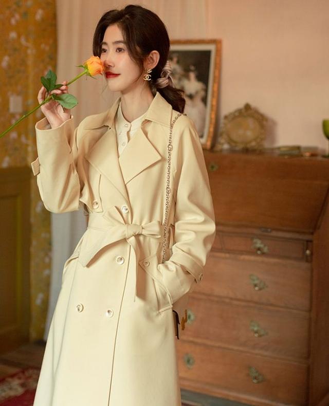 春季风衣的最佳搭配，这4种年轻又有女人味的搭配思路