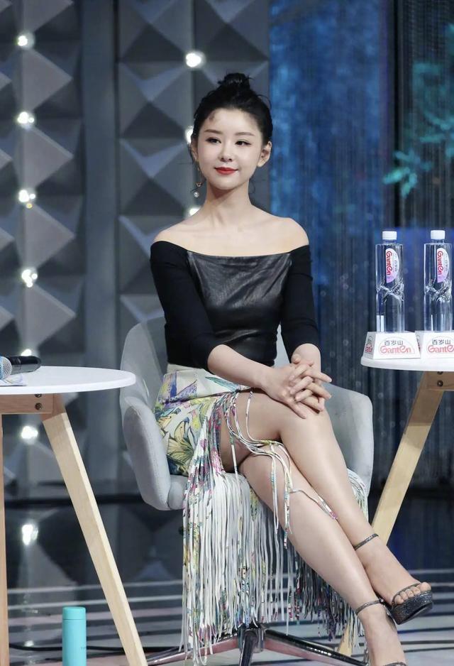 王雷李小萌婚纱照，李小萌和老公婚纱照