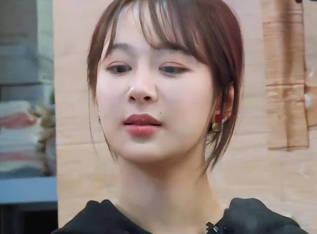 杨紫属于什么脸型，杨紫的五官分析