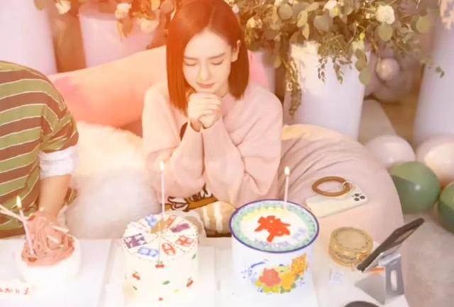 戚薇刚生完孩子时拍的综艺节目，《我家小两口》本周六温暖收官