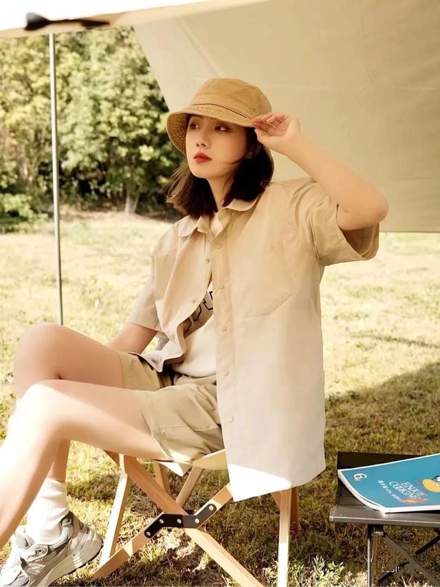 34岁杨幂近照显疲态，次次艳压00后小花