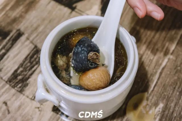 广州人吃成都火锅，广东女生被室友带去第一次吃成都火锅