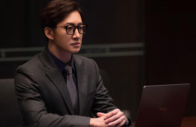 王阳26岁出道40岁娶了高斯才开始火起来，王阳身高有一米八吗