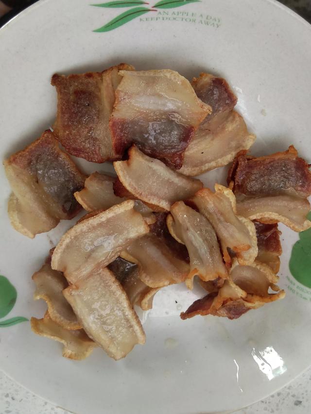 竹笋炒腊肉怎么做好吃窍门，教大家做一道家人都喜欢吃的