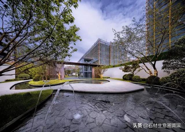 砂岩是什么岩石，泥岩和砂岩页岩的主要区别（哪些岩石中有宝石？—化石）