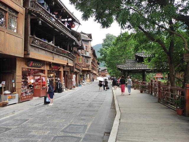 千户苗寨旅游攻略详细，西江千户苗寨最详细游玩攻略（西江千户苗寨到底值不值得去）