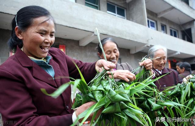 红头绳的民间传说，奶奶用五色丝线缝一把小扫帚