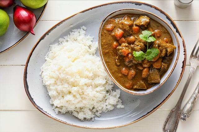 米饭怎么煮才好吃不腻，煮米饭不只用清水