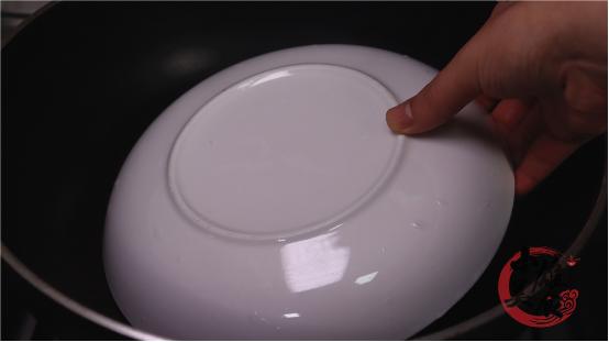  剩饺子怎么做好吃，饺子剩了怎么做好吃（吃剩的饺子皮不要扔掉）