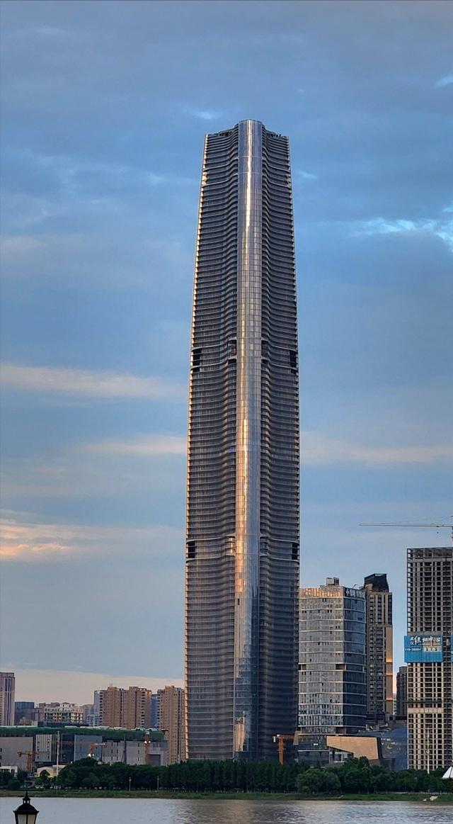 世界25座最经典的摩天大楼，2022年已过半计划年度完工的全球前20高摩天楼