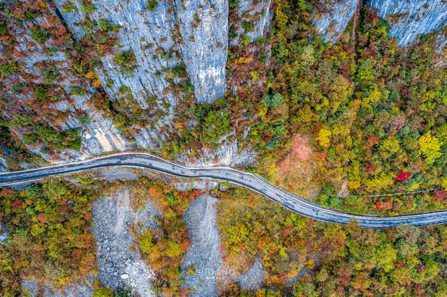 天山神秘大峡谷地貌特征，北纬30度上的大峡谷