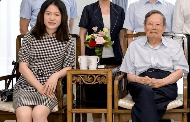 杨振宁和翁帆关系好吗，杨振宁和翁帆携手18年