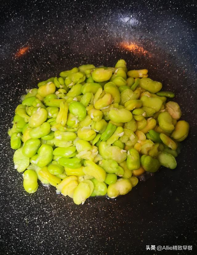 粘豆包怎么做好吃，自制粘豆包怎么做才好吃（教你粘豆包新做法）