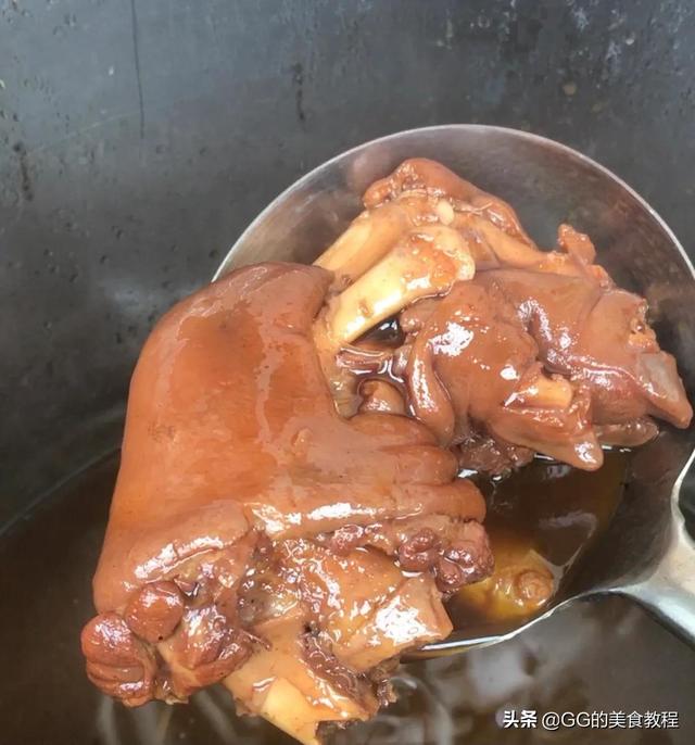 家常卤猪蹄的做法，家常卤猪蹄做法及配方（25分钟猪蹄酥烂味道香）