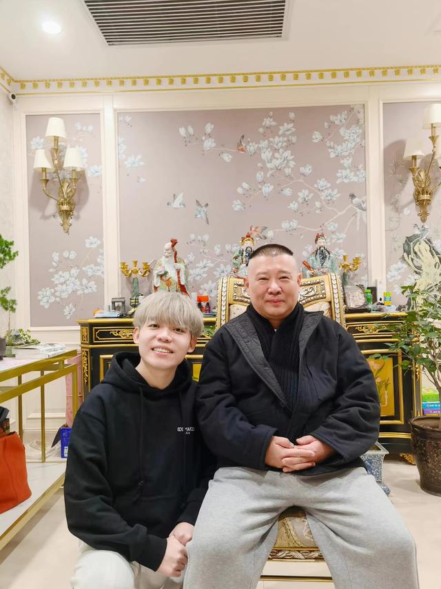 郭德纲四个夫人，郭德纲晒一家四口全家福为爱妻庆生