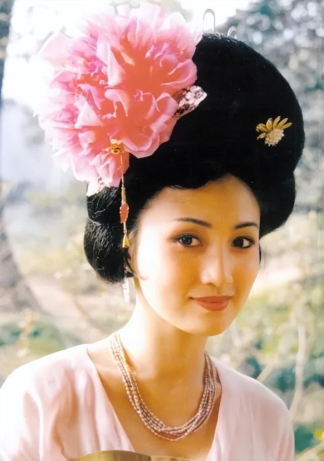 王志文现任妻子个人简历，42岁娶兰博基尼女总裁