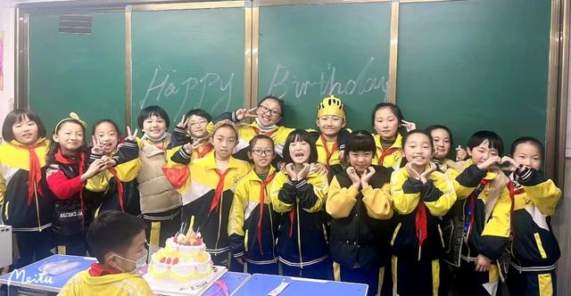 学生给老师过生日感言，恩师寿宴致词范文<建议收藏>