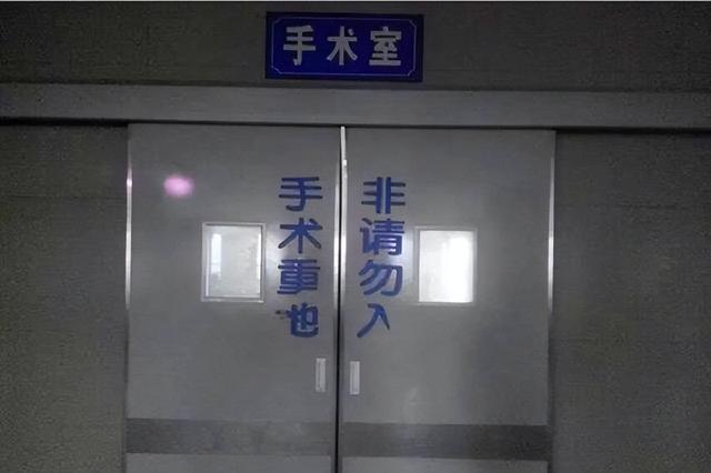 97岁驼背老人现状，97岁杨振宁携妻子出行