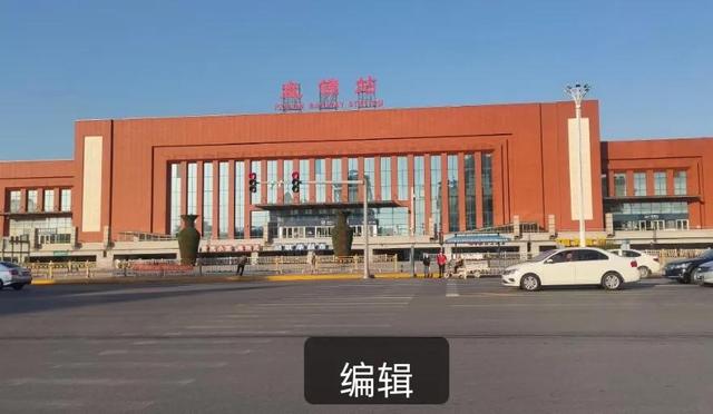 盘锦向海大道与商贸北街交叉路口，盘锦市向海大道