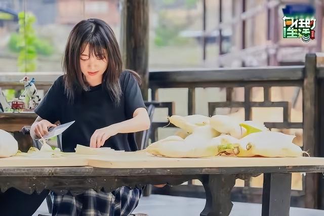 谭松韵经纪人发声，谭松韵欧豪现在关系（谭松韵经纪人为点赞diss宋茜微博道歉）