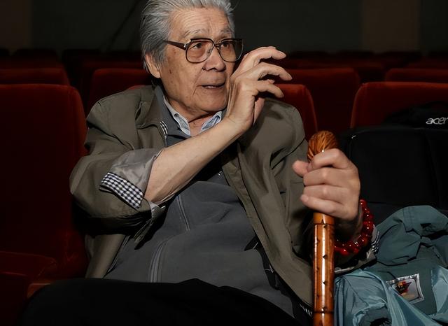 五位名人身体发生意外，世界上仅剩10位铁肺人