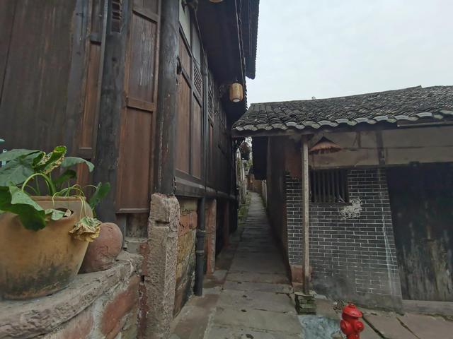重庆主城周边古镇旅游推荐，我先给你推荐最值得游览的这二十三座
