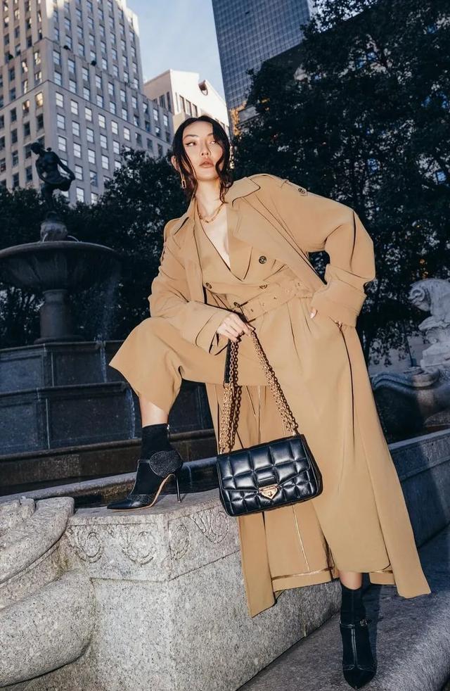 驼色大衣搭配图片，让你从20岁优雅到60岁的驼色大衣（驼色大衣怎么穿搭有气场）