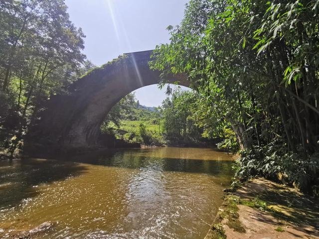 重庆万州第一大瀑布，婚外感情中男人追女人是一种什么样的心态