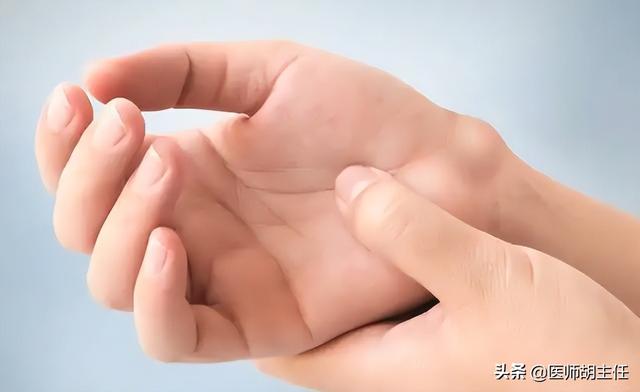 脂肪瘤怎么治疗最好的方法，正常人为什么会出现脂肪瘤