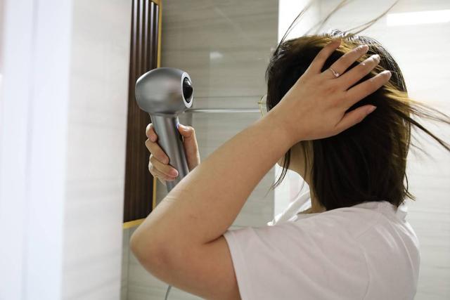 直白吹风机各个系列，有了它告别毛糙