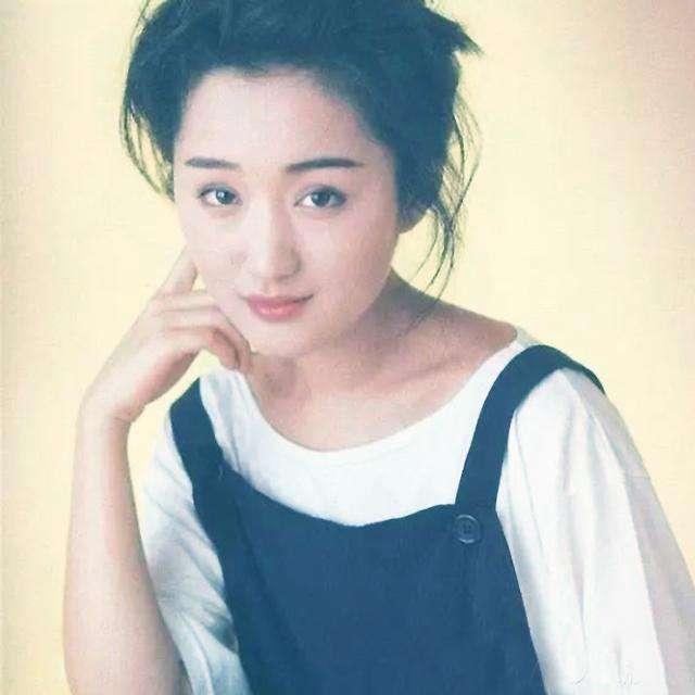 30岁杨钰莹近况如何，曾为爱隐退却身败名裂