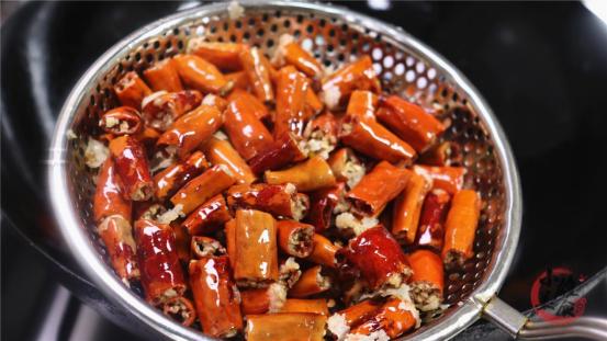 辣子鸡怎么做才香酥，饭店的辣子鸡为啥又香又酥