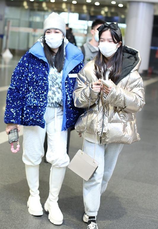  钟丽缇年轻时穿校服，大龄女明星的校服装扮