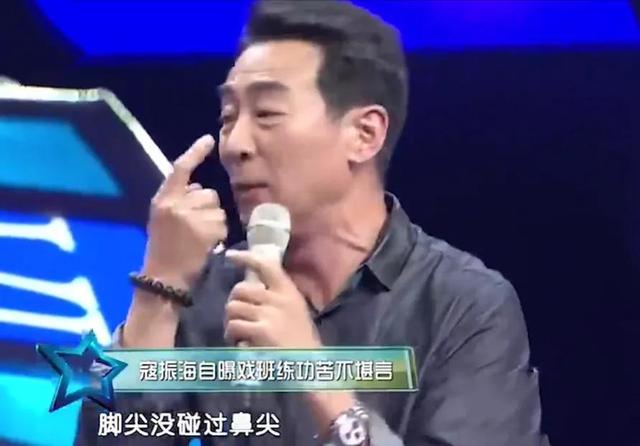 寇振海与妻子李婷，肤白貌美不输女星