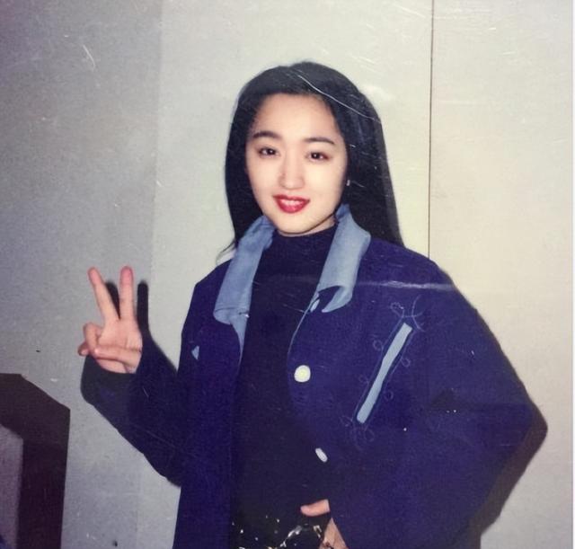 杨钰莹曾经红透半边天的一代天后，从甜歌天后到